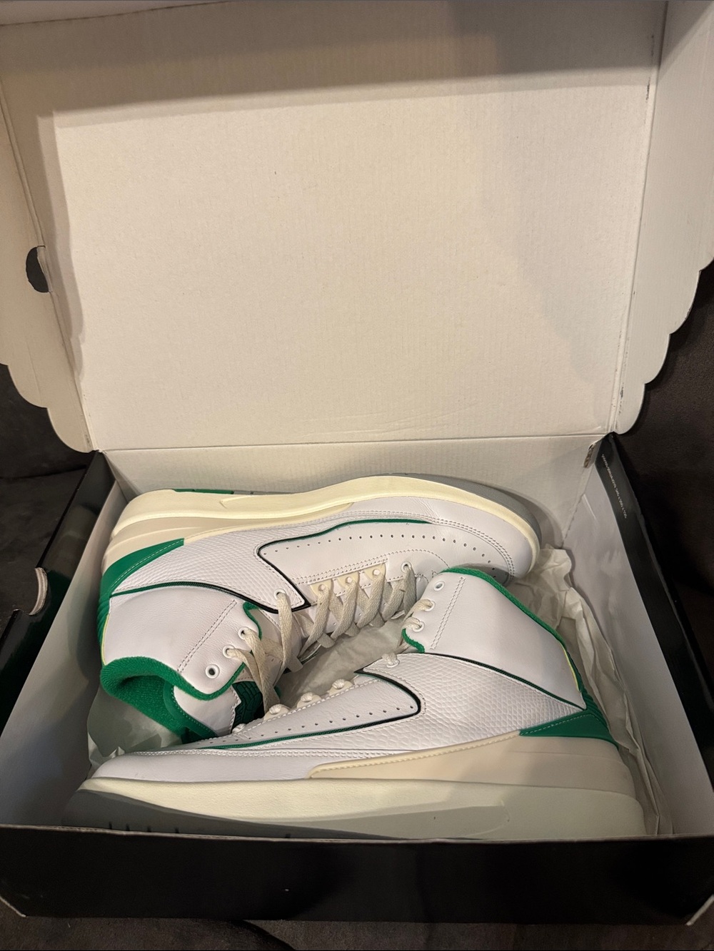 Jordan 2 Retro Men’s Size 9.5 in White and Lucky Green